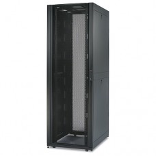 APC AR3157SP Шкаф NetShelter SX 48U шириной 750 мм, глубиной 1070 мм, с боковыми панелями, черного цвета — несущая способность 900 кг. Противоударная упаковка.